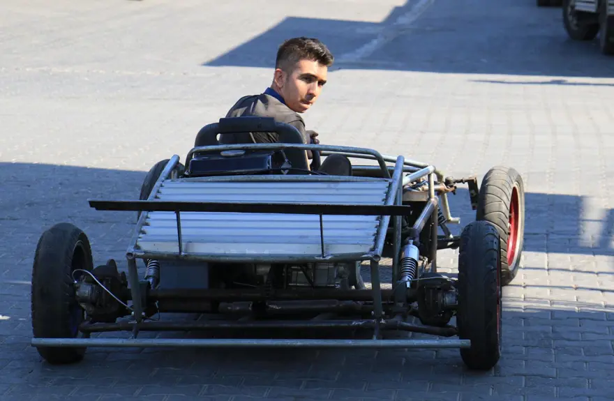 Hayalini gerçekleştirdi, kendi arabasını yaptı 6