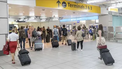 Hava yolu firmalarının bagaj ücretleri AB'ye şikayet edildi