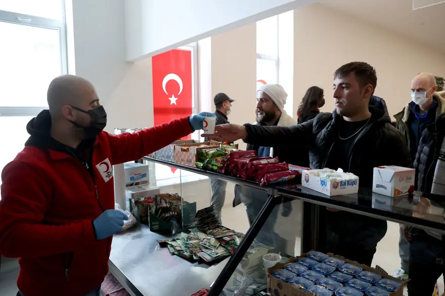Ukrayna'dan tahliye edilen ilk kafile Türkiye'de 5