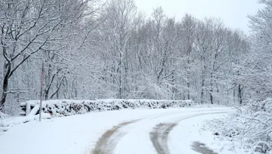 Sağanak yerini kar yağışına bıraktı, Kırklareli beyazabüründü