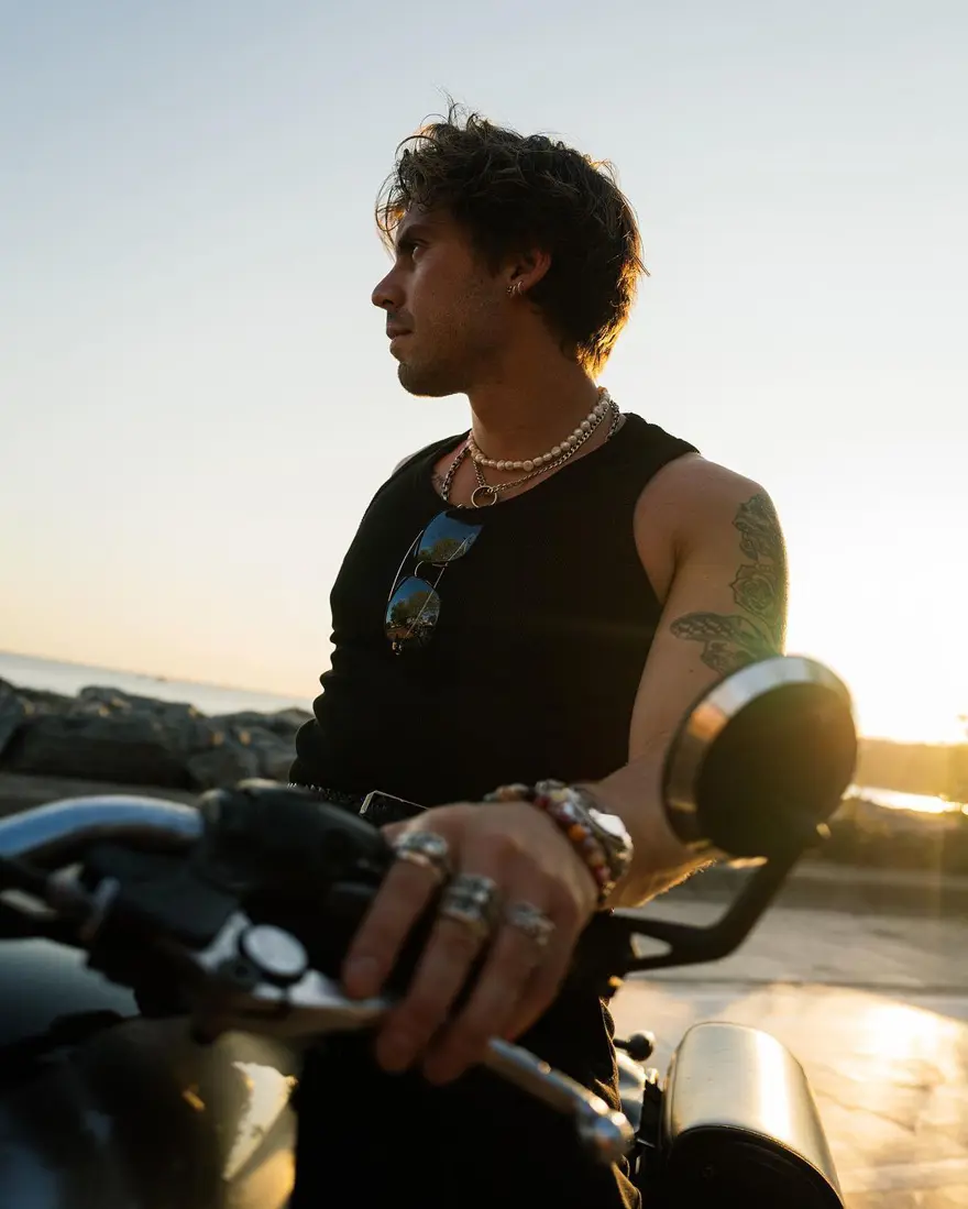 BİRÇOK DİZİDE ROL ALDI 5