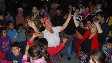 Romanlar Salihli'de davul zurna ile karşılandı