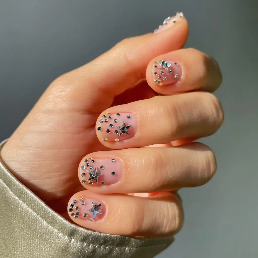 Yılbaşı ruhunu ellerinize taşıyın! Yeni yıl temalı tırnak tasarımları 5