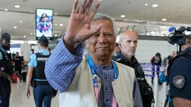 Nobel ödüllü Yunus, yönetime geçmek için Bangladeş'e dönüyor