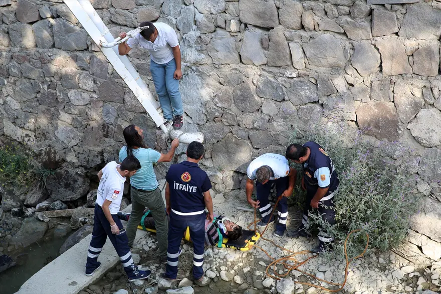 Düştüğü dereden beton pompasıyla kurtarıldı 8