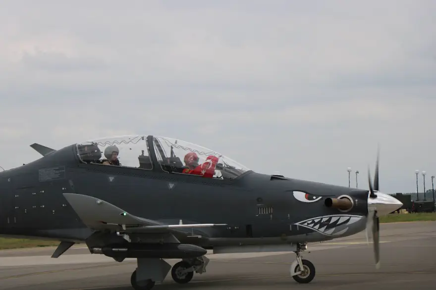 Akıncı ile Hürkuş kol uçuşu yaptı 5