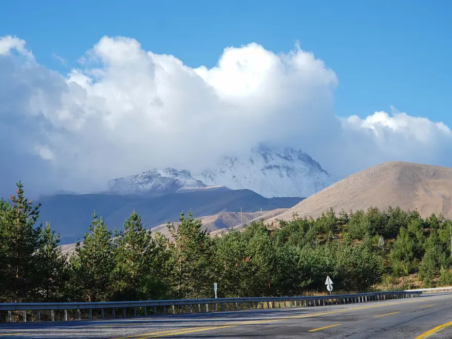 Erciyes'e mevsimin ilk karı yağdı 3