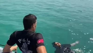 Baraj gölüne düşen kadını gemi adamlar kurtardı