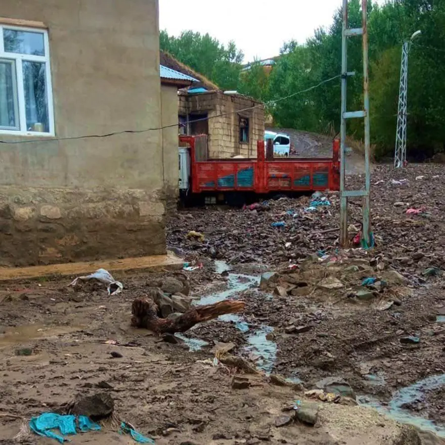 Van'da sağanak sele yol açtı 8