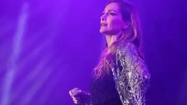 Türk bayrağı ve Atatürk posteri var diye sahneye çıkmamıştı: Despina Vandi kimdir?