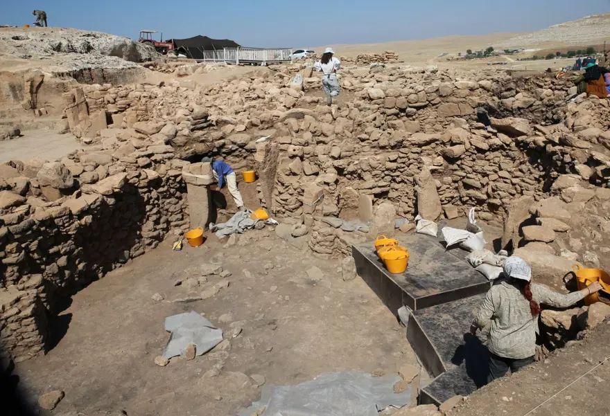 Neolitik döneme ışık tutacak! Taşta 11 bin yıllık eşek çizimi 15