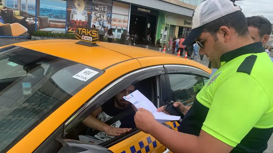 TaksimMeydanı’nda taksiciye gözaltı | “Bu aracı yakarım” diye tehdit etti 