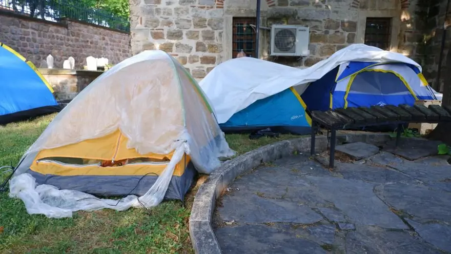 Edirne’yeKırkpınar akını: Otellerde yer bulamayanlar bahçelerde sabahladı 2
