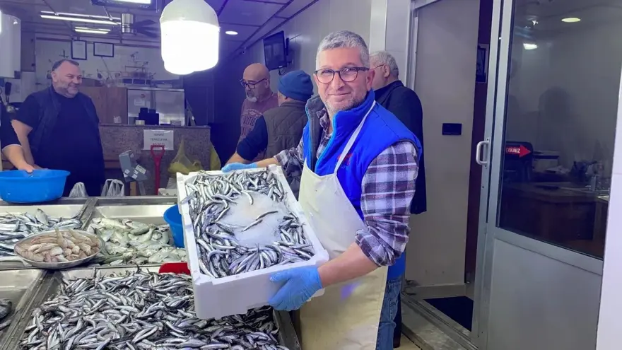 Kilosu 50 liraya kadar düştü: Tezgah önünde kuyruk oluyor 3 Kilosu 50 liraya kadar düştü: Tezgah önünde kuyruk oluyor 3