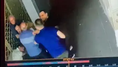 Adana'da kadına şiddet: Dükkanın önünde darbettiler