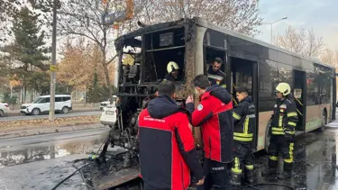 Halk otobüsü alev alev yandı