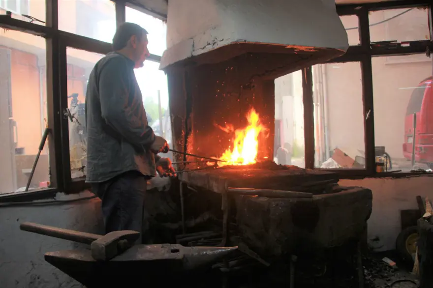 38 yıldır ocak sönmesin diye çabalıyor: Mesleğe ilgi azaldı, çırak bulamıyor 1 38 yıldır ocak sönmesin diye çabalıyor: Mesleğe ilgi azaldı, çırak bulamıyor 1