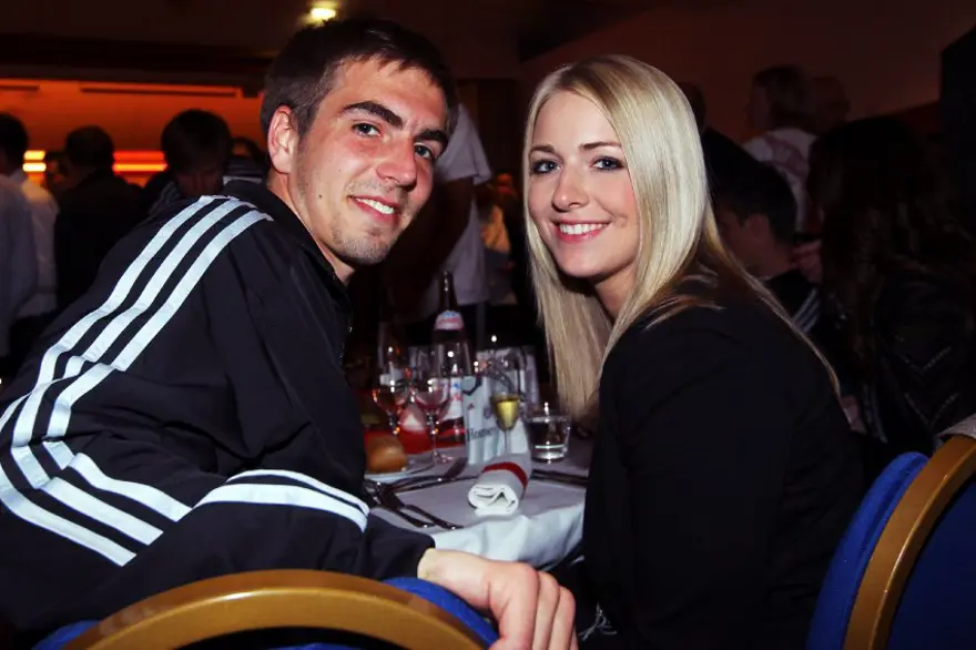 Lahm hayatının imzasını attı 17