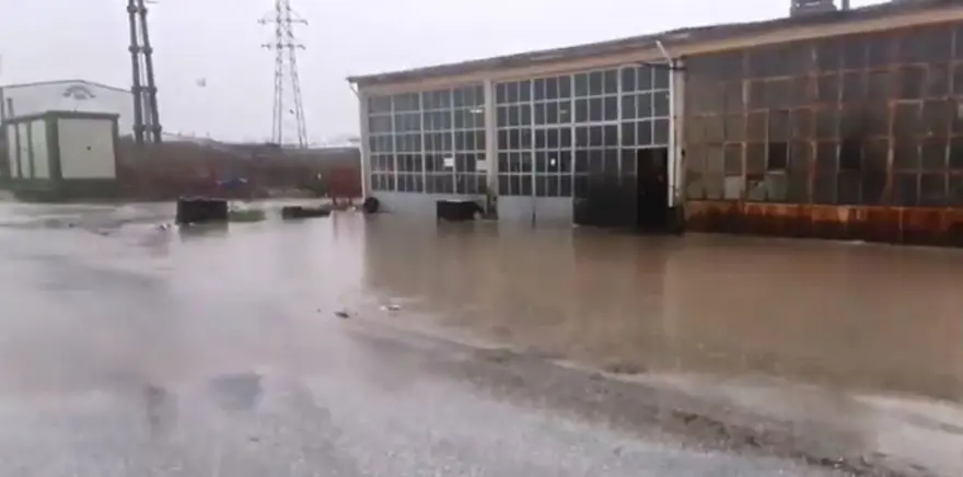 Edirne Uzunköprü'de sağanak: Dereler taştı, yollar ulaşıma kapatıldı 1