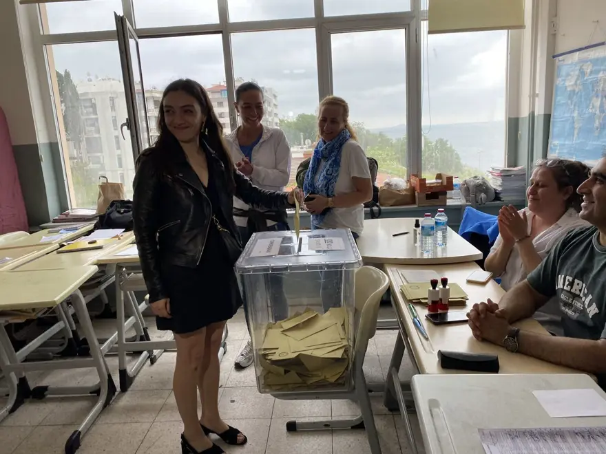 Ünlü isimler oylarını böyle kullandı 1