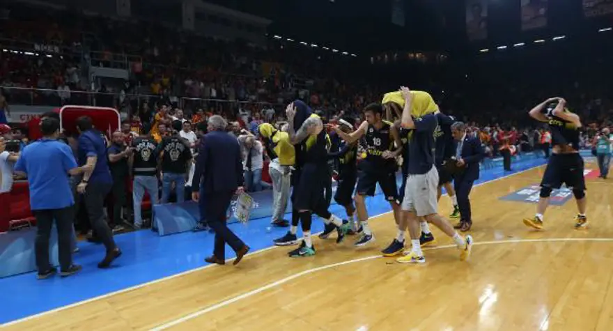 Fenerbahçe Kulübü: Sarı kırmızılı bir taraftar Obradovic'e tükürdü 6