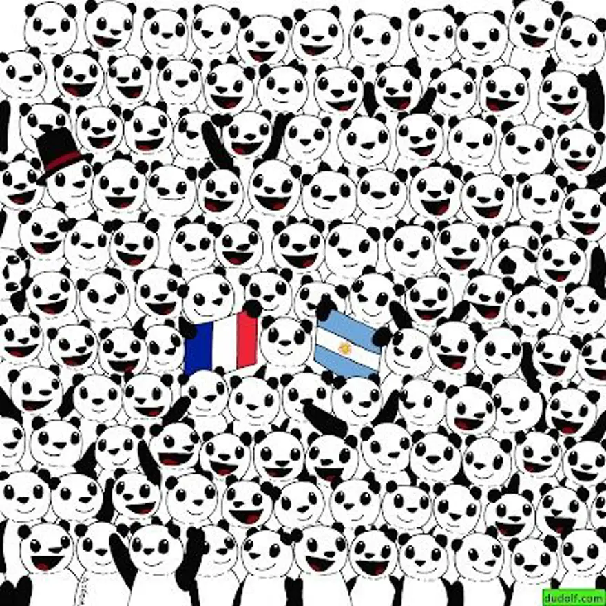 Pandaların arasında futbol topu var 12