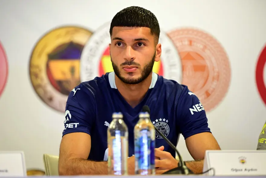 Fenerbahçe'de 5'i yeni transfer, 7 futbolcu için imza töreni düzenlendi 14 Fenerbahçe'de 5'i yeni transfer, 7 futbolcu için imza töreni düzenlendi 14