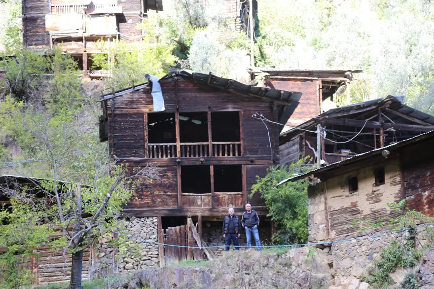 Artvin'de tarih kokan köy: Asırlık evler fotoğraf tutkunlarının gözdesi oldu 4 Artvin'de tarih kokan köy: Asırlık evler fotoğraf tutkunlarının gözdesi oldu 4