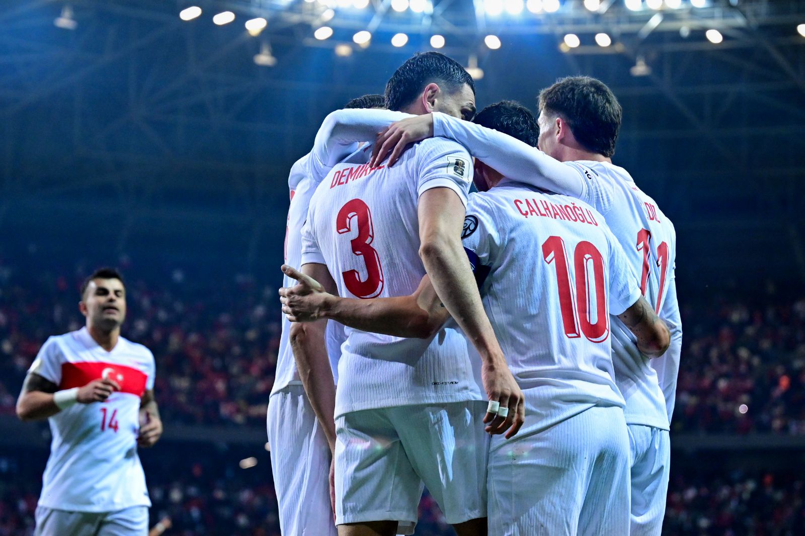 "Türk destanı" (15 Ekim 2025 spor manşetleri)
