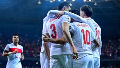 "Türk destanı" (15 Ekim 2025 spor manşetleri)