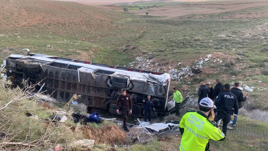 Niğde'de öğrencileri taşıyan otobüs devrildi: 3 kişi öldü, 41 kişi yaralandı 10