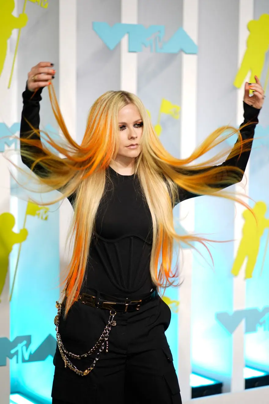 AVRIL LAVIGNE 59 AVRIL LAVIGNE 59
