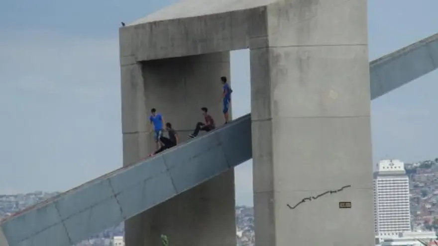 Gençlerin tehlikeli oyunu 6