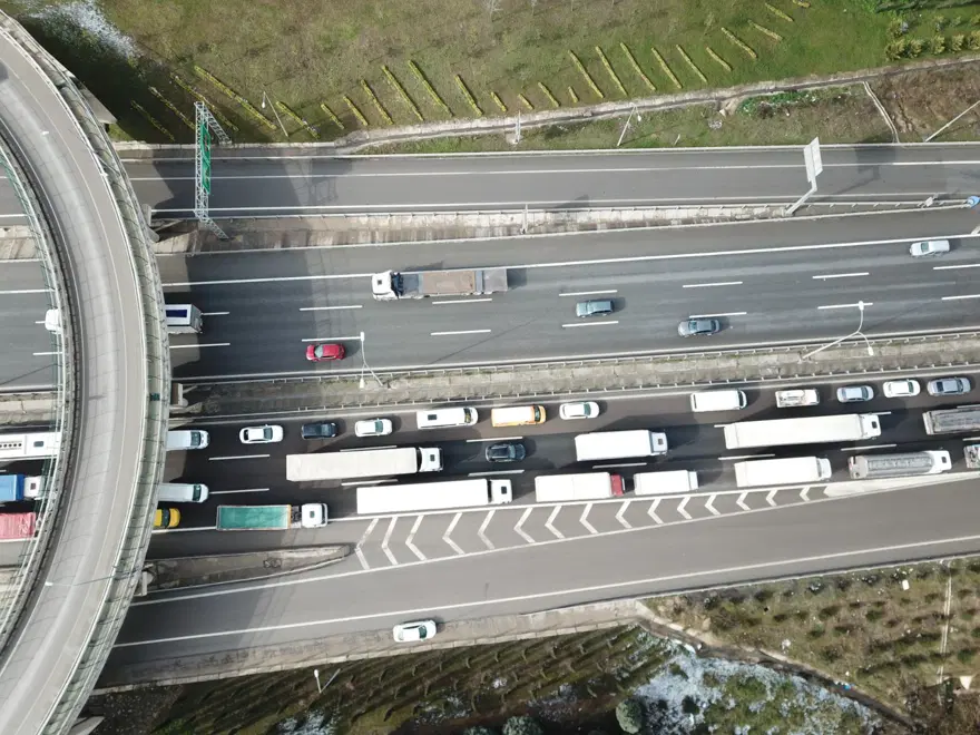 İstanbul yolunda 8 kilometrelik TIR ve kamyon kuyruğu 11