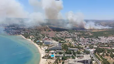 Didim Akbük'te yangın: Dumanlar gökyüzünü sardı