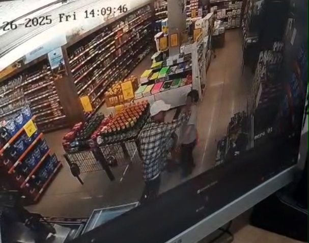 Market sırasındaki vicdansız! Otizmli çocuğa vurup yere düşürdü