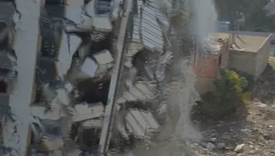 Hatay'da 8 katlı bina kornayla yıkıldı: O anlar kamerada