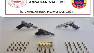 Ardahan'da 3 ruhsatsız tabanca ve 109 fişek ele geçirildi