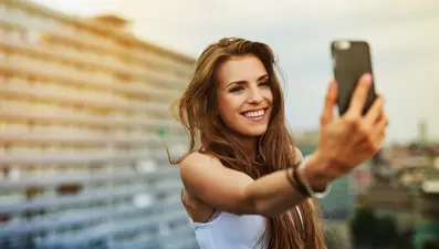 Nokia 8'in Türkiye fiyatı belli oldu (Nokia 8'in özellikleri neler?)