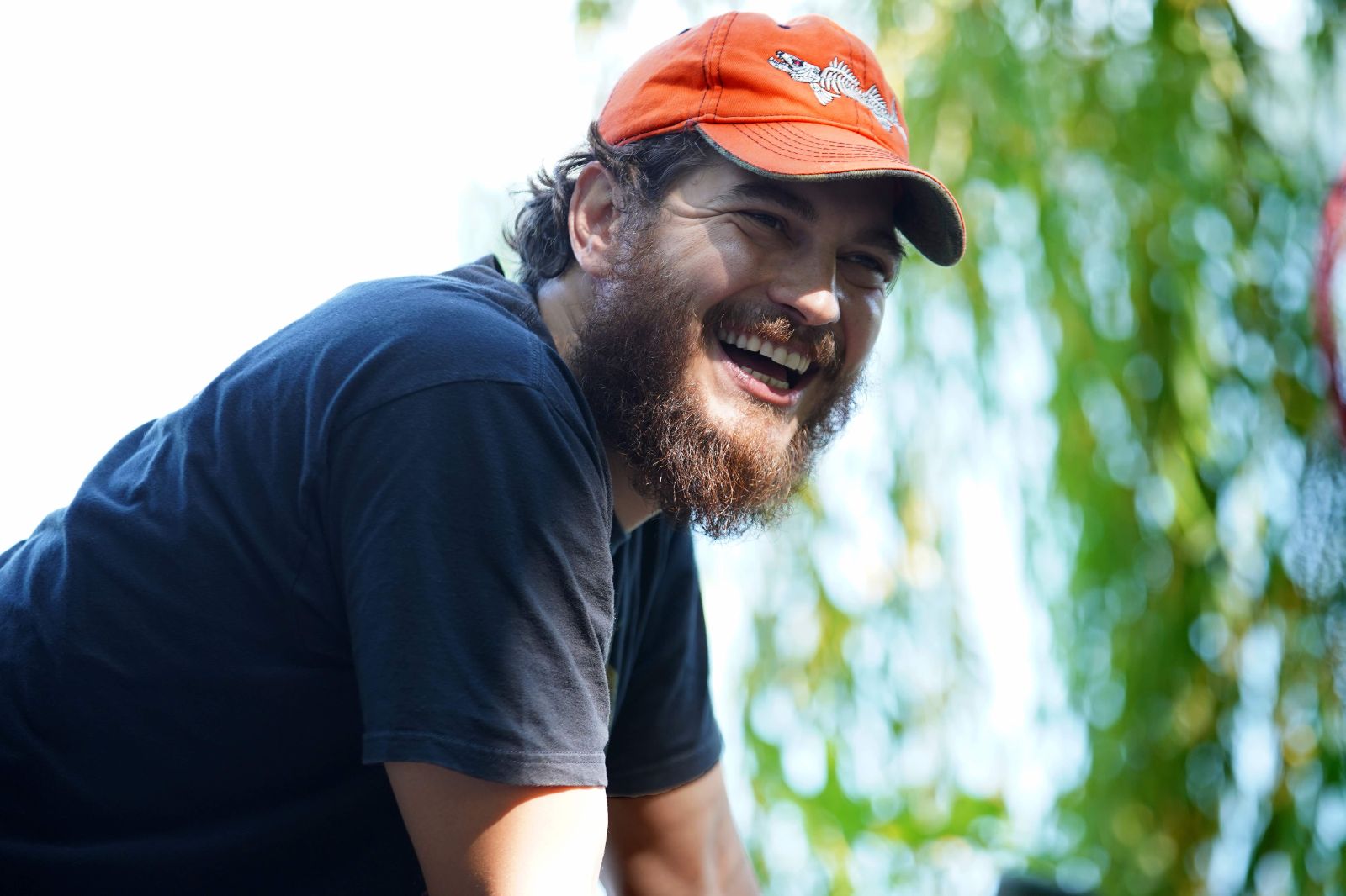 Çağatay Ulusoy yeni imajıyla Menajerimi Ara'da