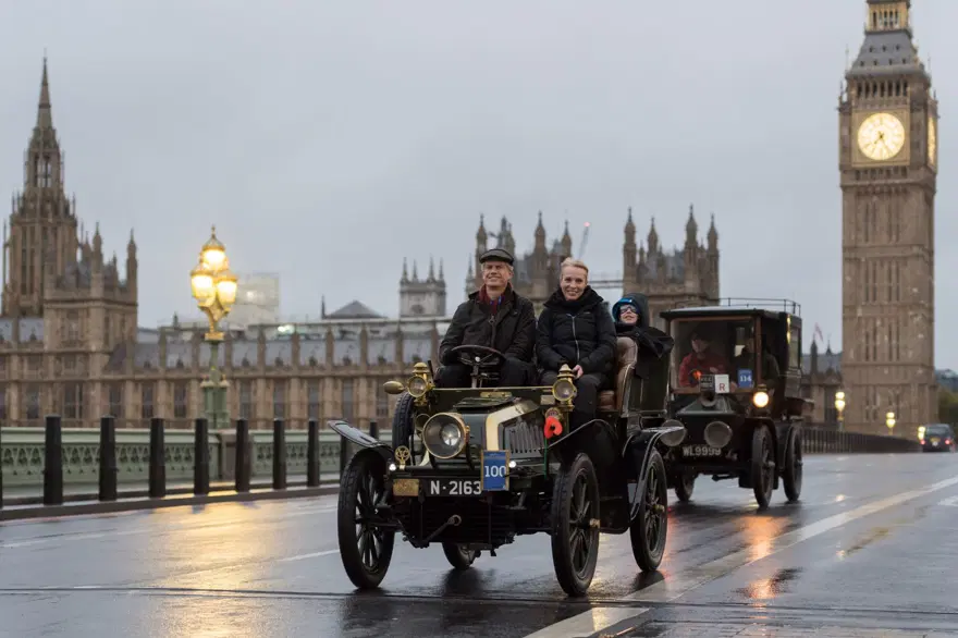 Londra‘da antika otomobiller yarıştı 16