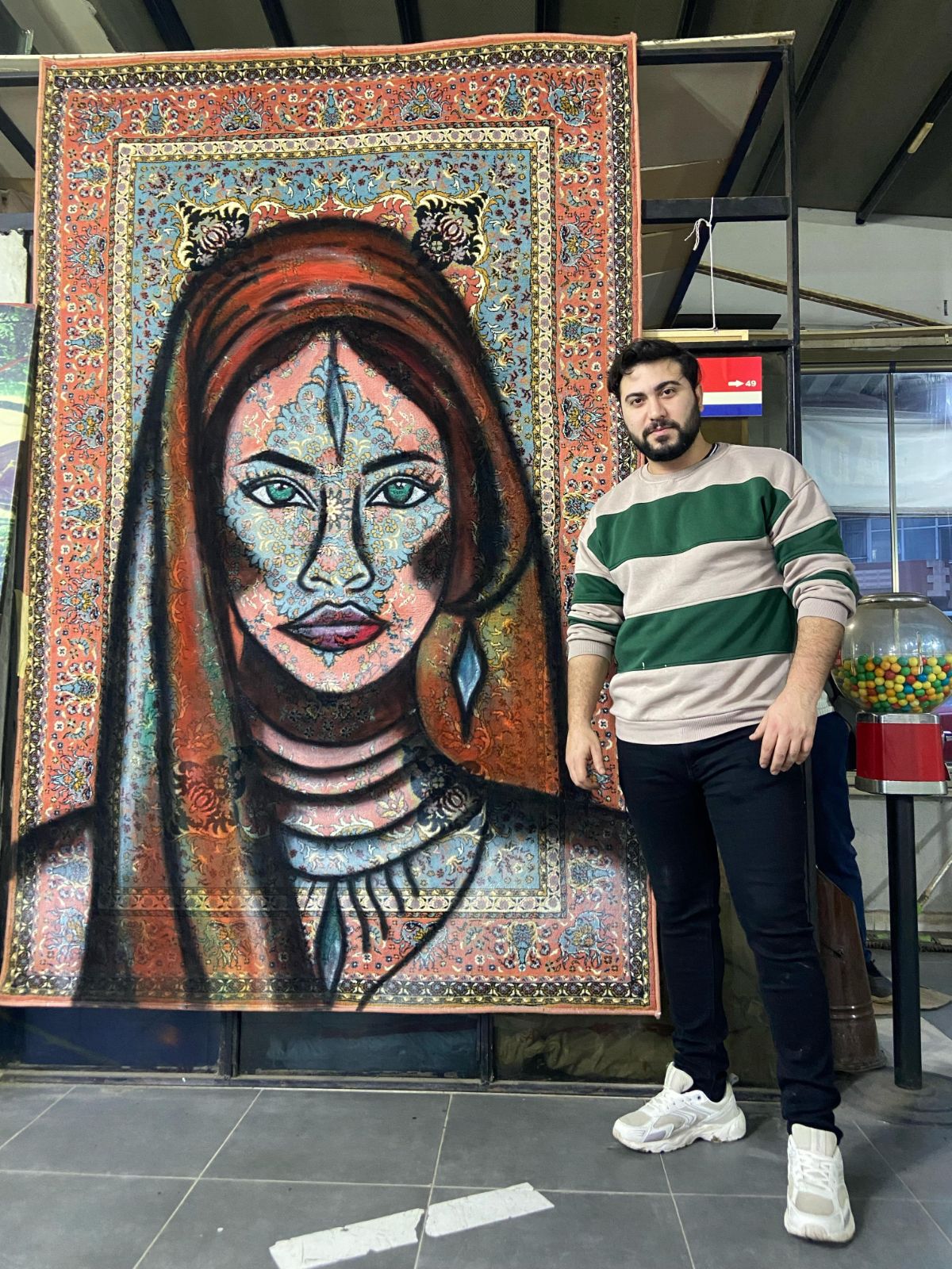 Eskimiş halılar hayat buluyor: Sprey boyayla sanat eserine dönüşüyor