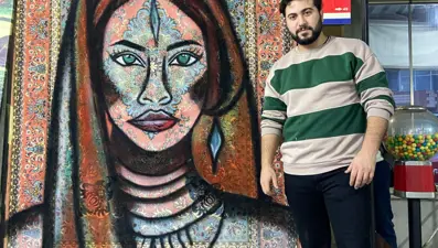 Eskimiş halılar hayat buluyor: Sprey boyayla sanat eserine dönüşüyor