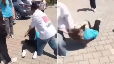 Ortaokul öğrencisi arkadaşını dövdü, yerde sürükledi