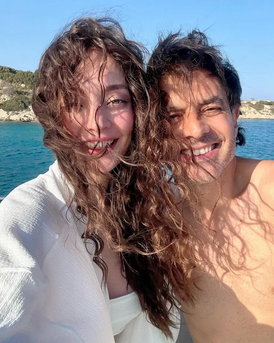 Zeynep Tuğçe Bayat'tan eşi Cansel Elçin'e: Mutlu yıllar aşkım 