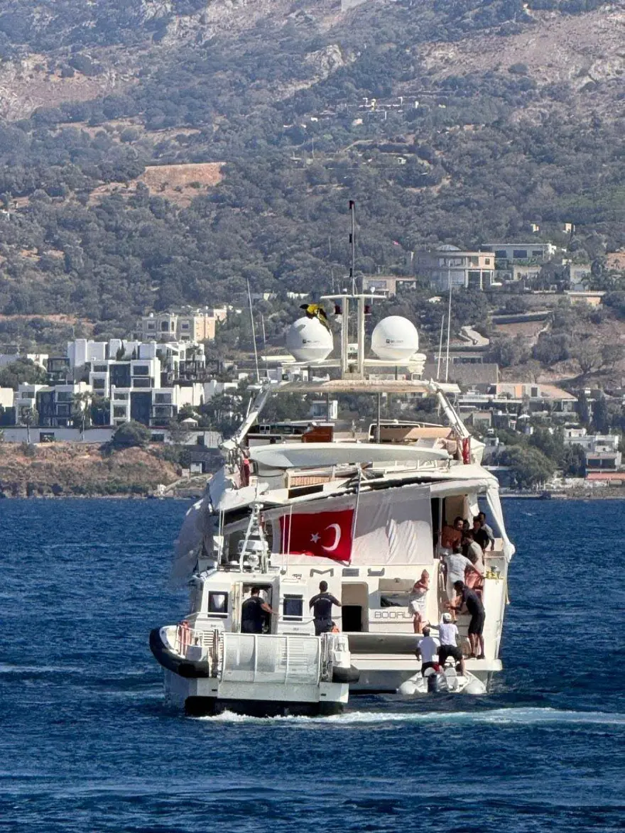 Bodrum Yalıkavak’ta milyonluk kaza: Mega yat, motor yata çarptı 4