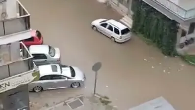 Aydın'da şiddetli sağanak: Yollar göle döndü