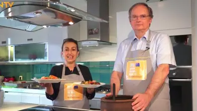 Christian Berger ve eşi güveç pişirirse... ("Büyükelçi Komşum Olur")