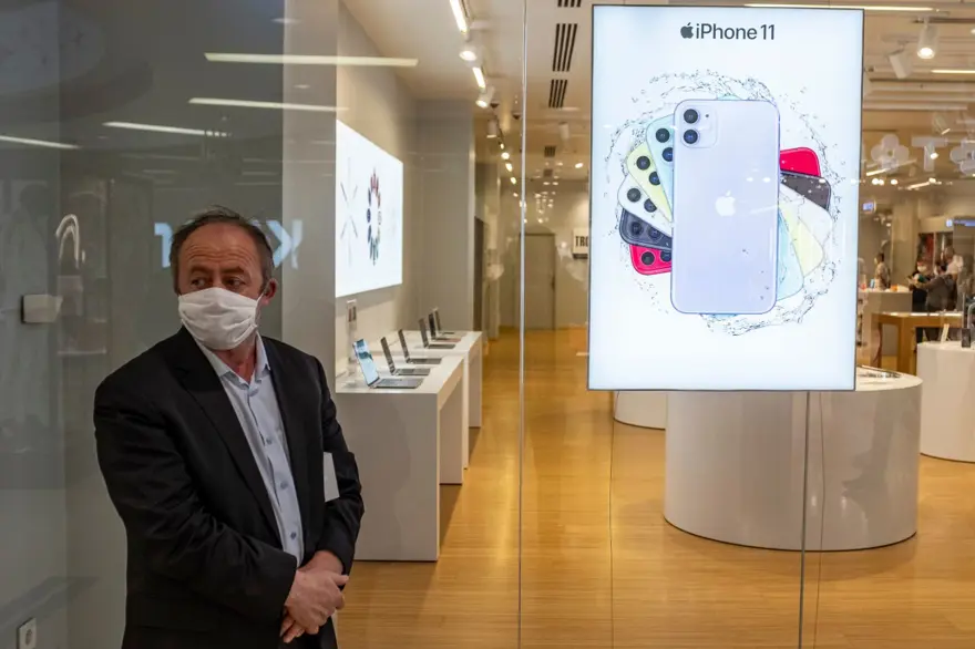 AVM önünde yine uzun kuyruklar oluştu 6 AVM önünde yine uzun kuyruklar oluştu 6