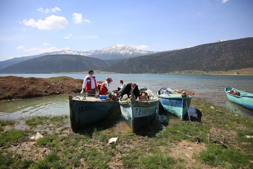 Gölün ortasındaki adada corona virüsten izole bir hayat sürdürüyorlar 16